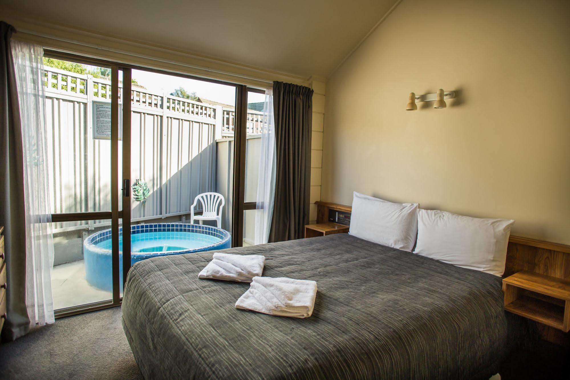 Bennetts Thermal Motor Inn Tauranga Buitenkant foto