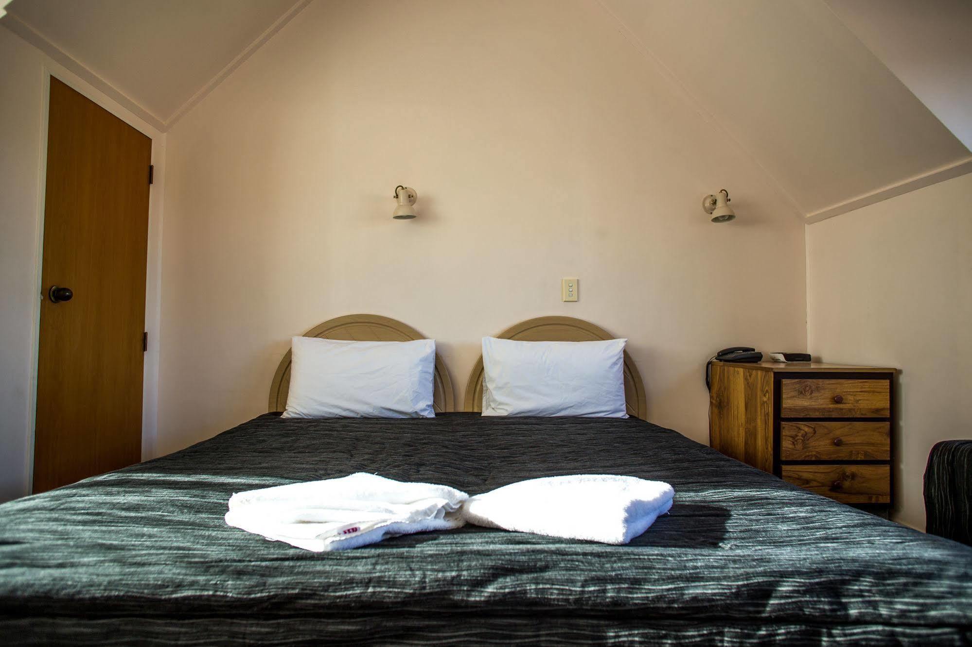 Bennetts Thermal Motor Inn Tauranga Buitenkant foto