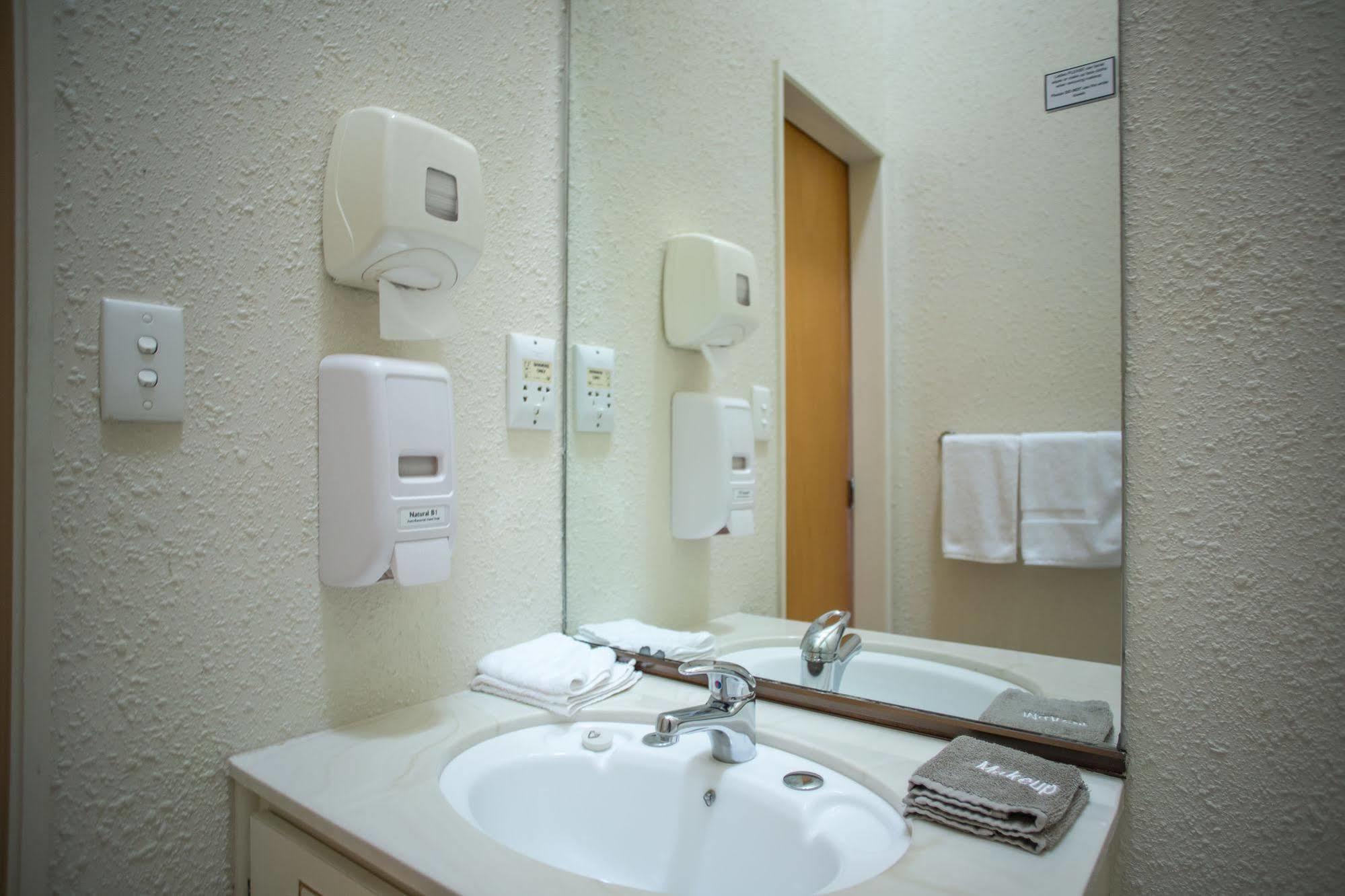 Bennetts Thermal Motor Inn Tauranga Buitenkant foto